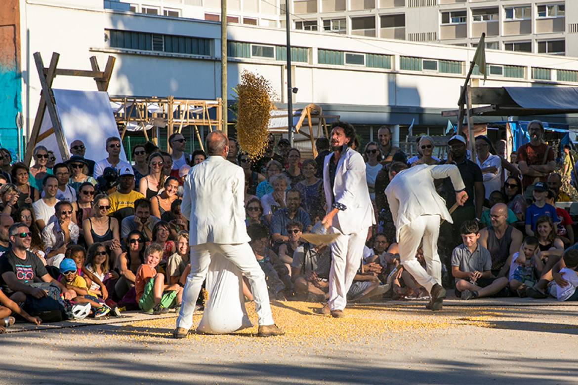 Spectacle de jonglage Baïna[na]